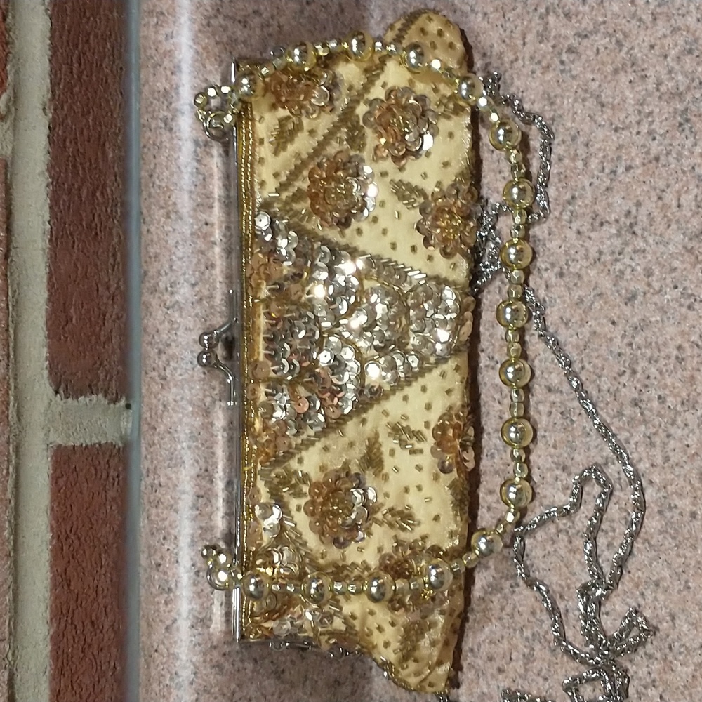 Glamorous gold sequined, beaded purse w carry/crossbody option removable vtg